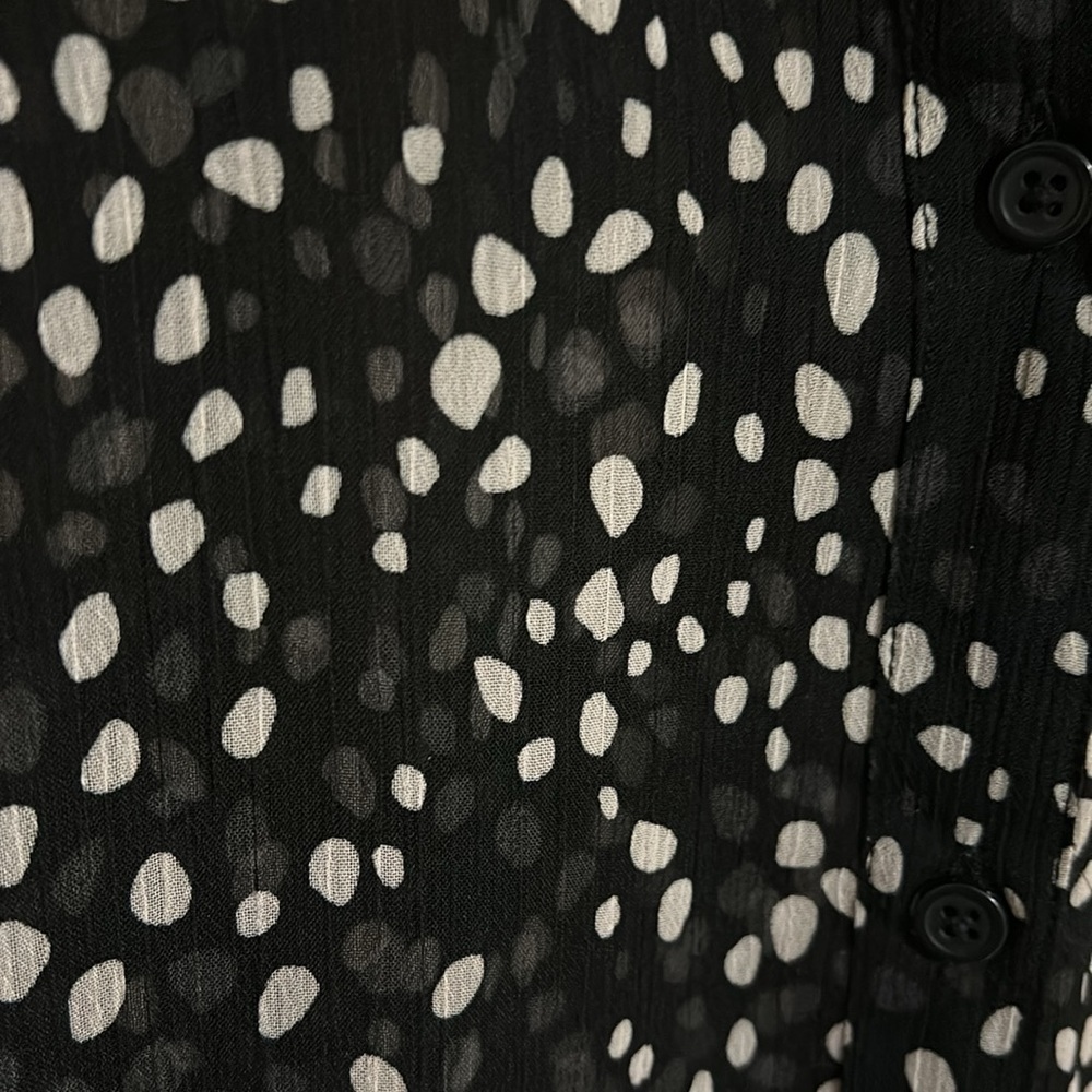 Kut From the Kloth Jasmine Top in Normandy Dot Black. Large - Picture 2 of 6